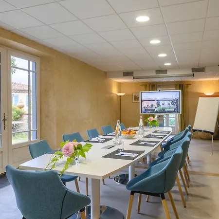 Du Poids Public Logis מלון 3*