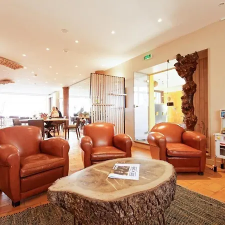 Du Poids Public Logis מלון 3*